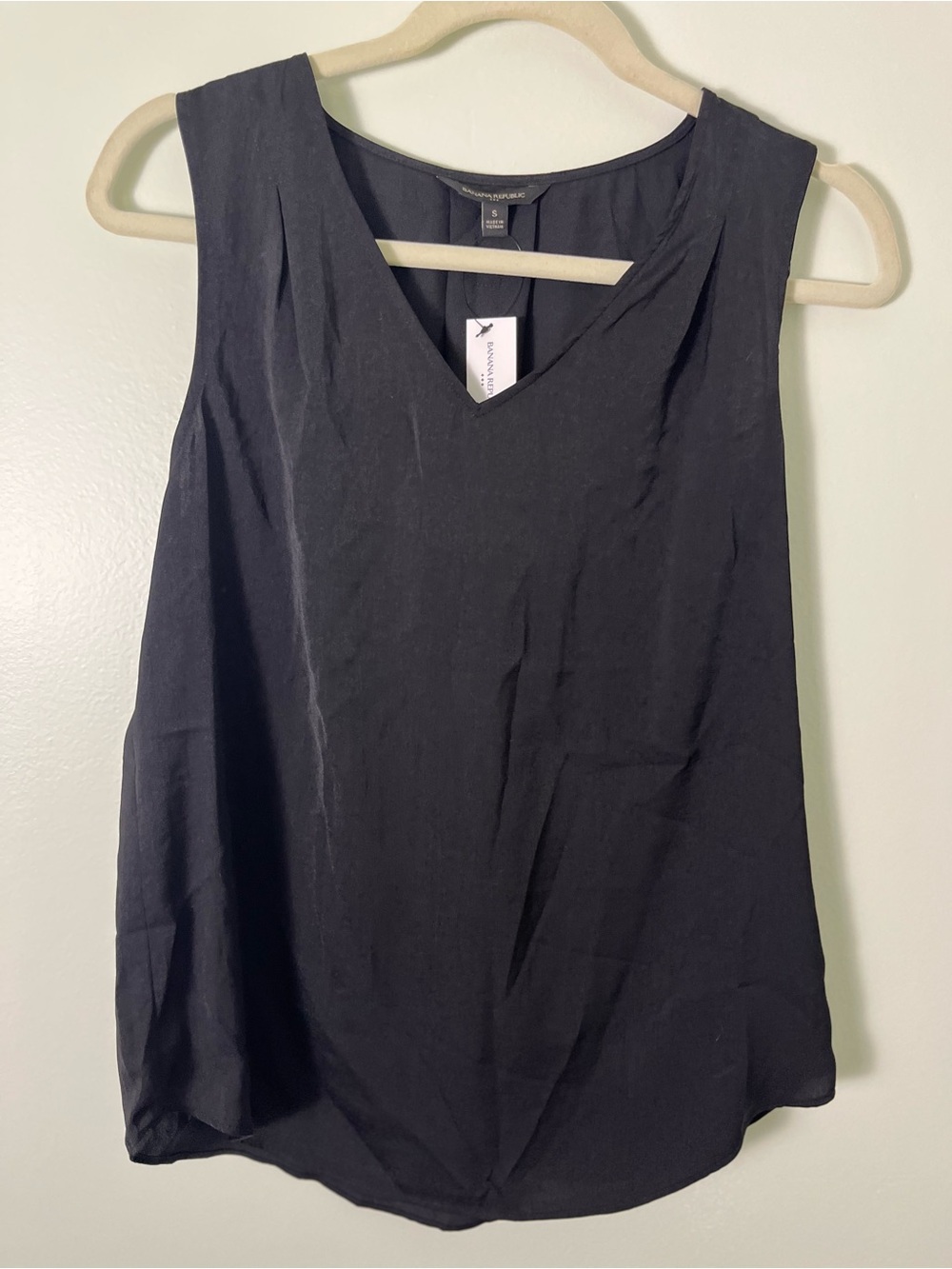Banana Republic Black V-Neck Sleeveless Camisole